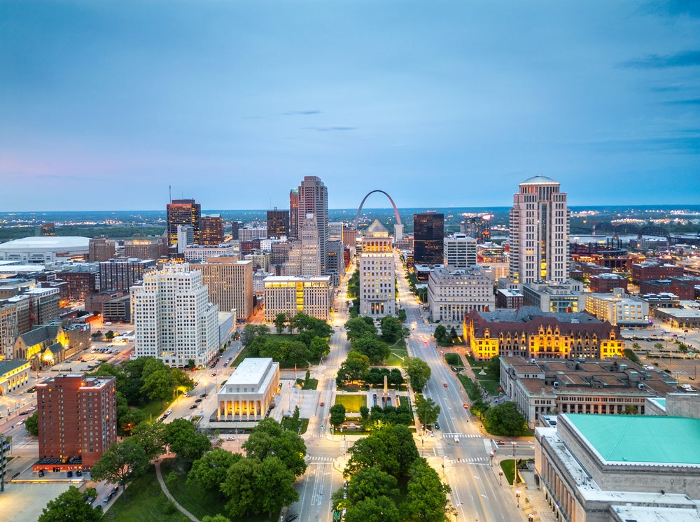 st louis skyline with the arch in the background and a blue sky